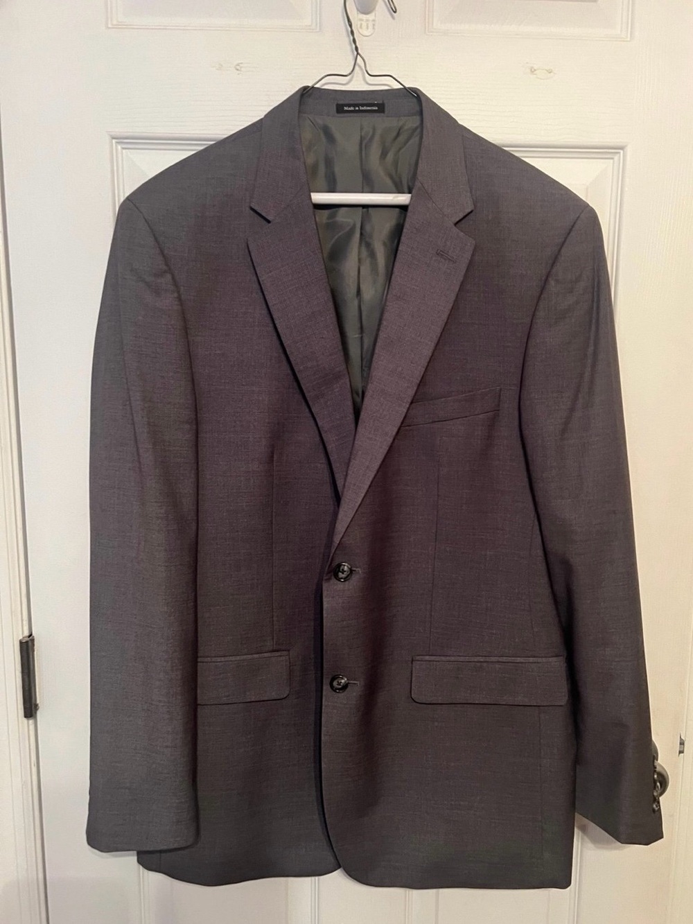 Men's Classic Charcoal 3 piece suit. Worn once.